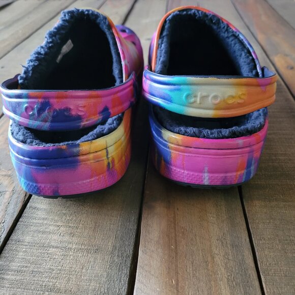 Crocs Baya Lined Tie-Dye Graphic Clog / Fuzzy Slippers - Picture 2 of 5
